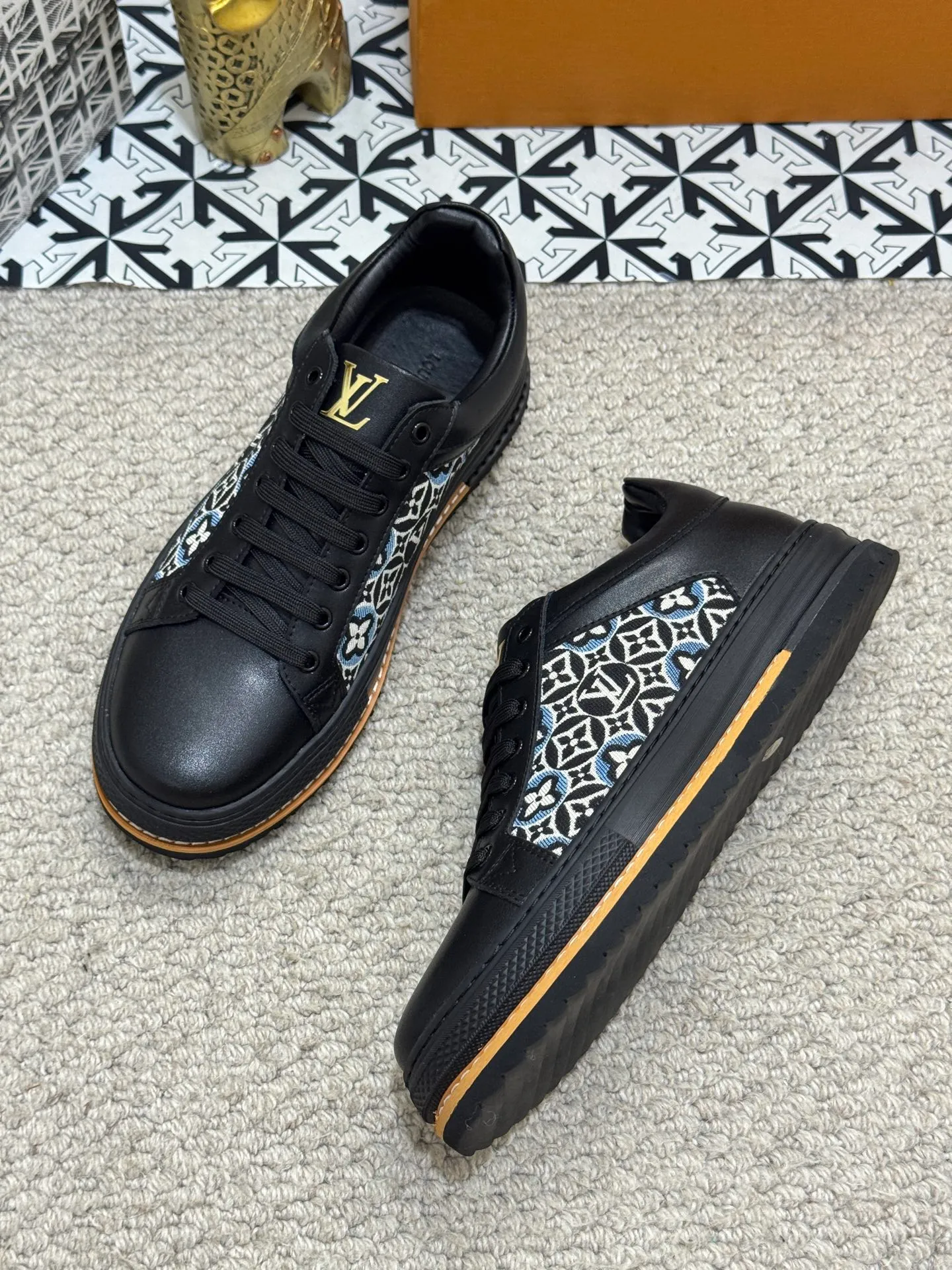 Men's shoes 💰400 [New style] 🌂🌂Top original order - Louis Vuitton®️ Trendy and fashionable yet low-key men's casual shoes, uppers made of cowhide leather stitched with LV special canvas presbyopia, comfortable and breathable, mesh lining, original rubber outsole, 2 colors optional~a must-have for stylish men. Size: 38-44 (45 customized